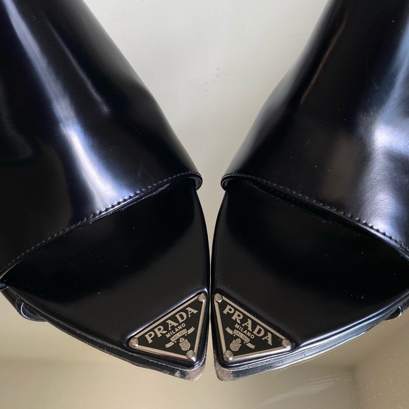 Like new Prada Brushed Leather Pointy-toe Sandal 40.5 $1,295 - Picture 7 of 15